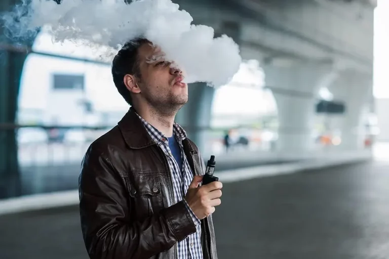 Vaping Etiquette: Dos and Don'ts for Vapers
